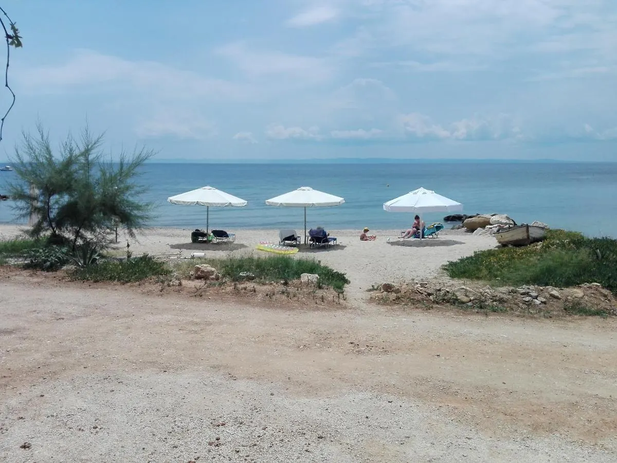 Porto Almira Beachfront Apartments 尼基季