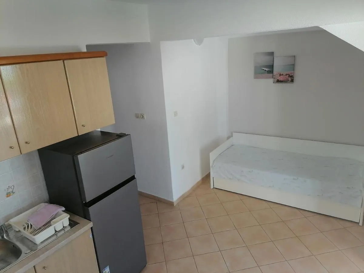 Porto Almira Beachfront Apartments 尼基季 希腊