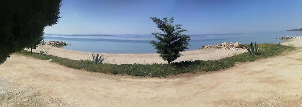 Porto Almira Beachfront Apartments 尼基季