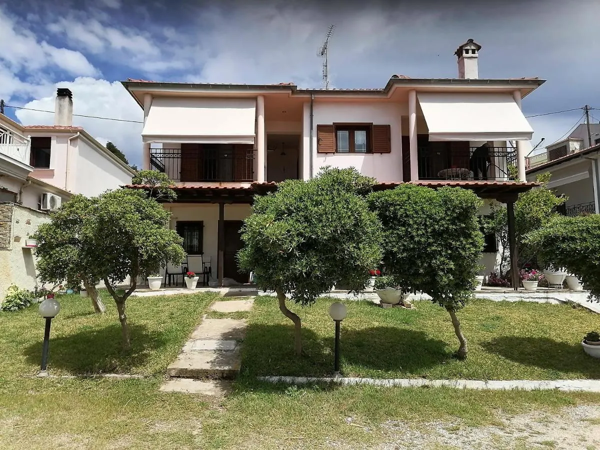 Porto Almira Beachfront Apartments location
